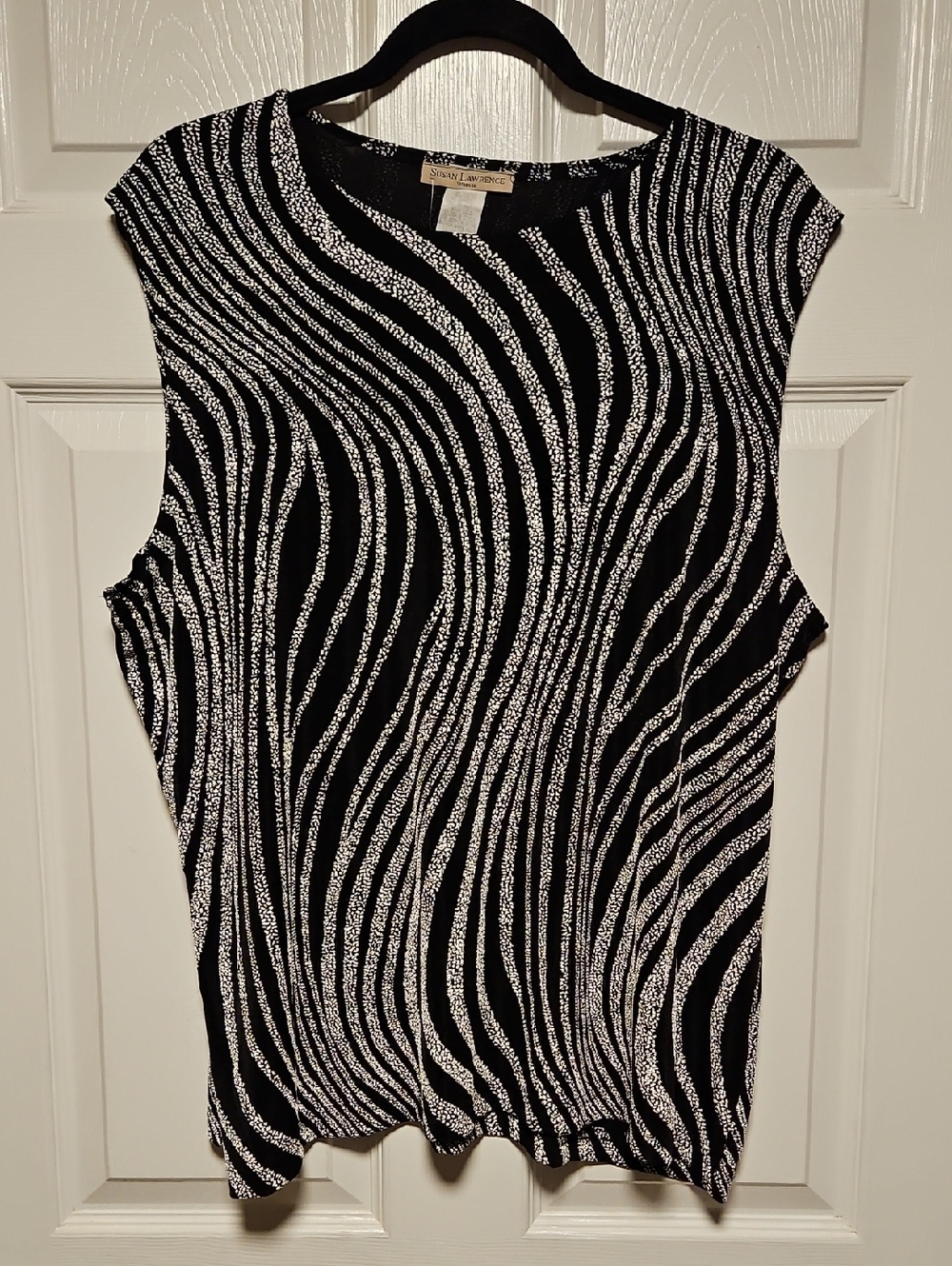 Susan Lawrence  Textured Wave Print Top